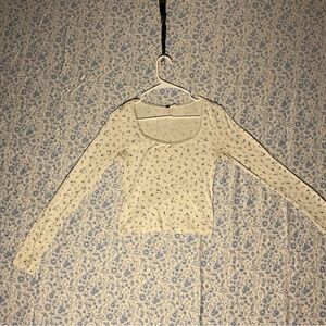 BLUE FLOWER WITH WHITE TOP